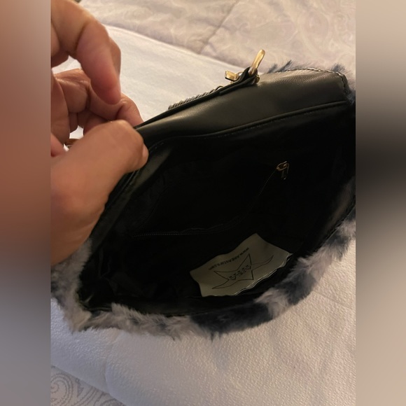 AREA STARS FAUX FUR SHOULDER BAG - Picture 7 of 14
